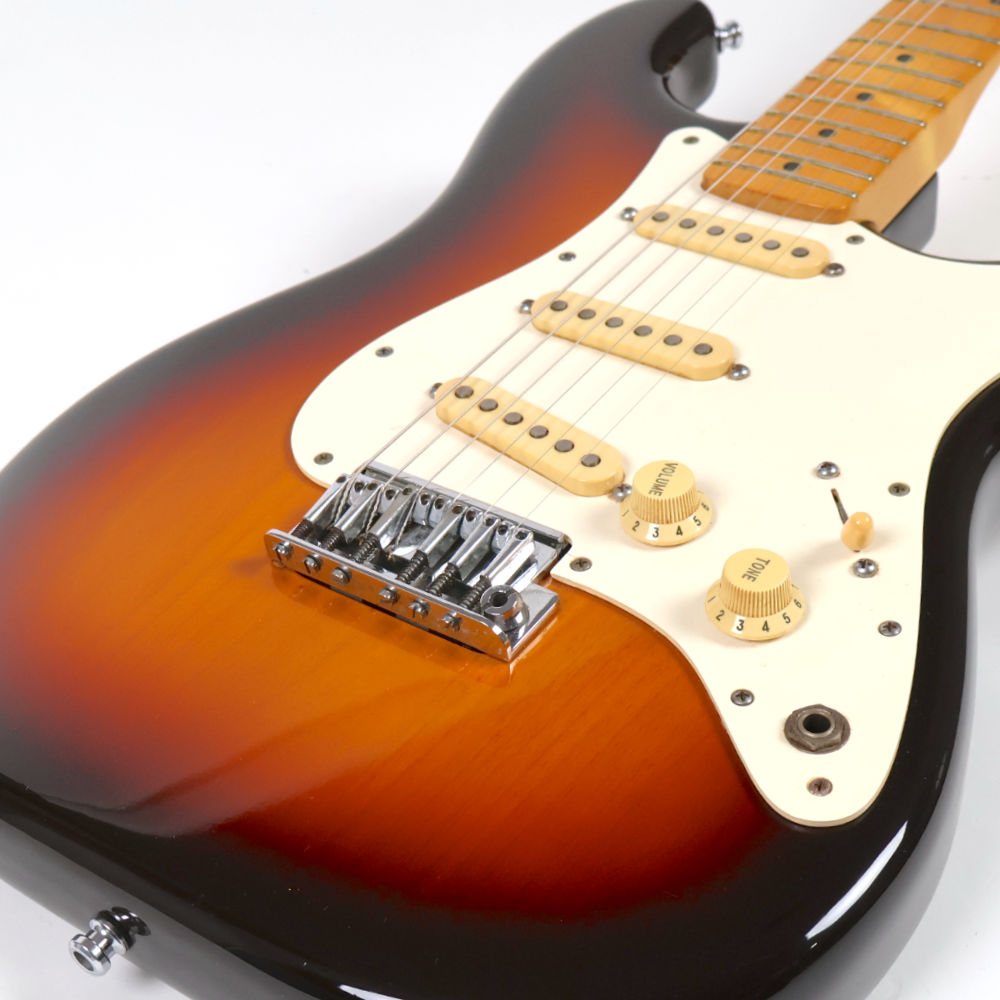 中古】 Fender USA フェンダー STANDARD STRATOCASTER Brown Sunburst