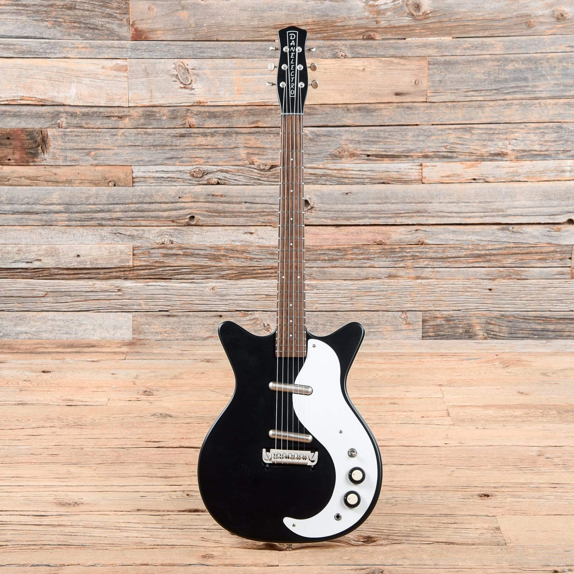 Danelectro 59-DC Black – Chicago Music Exchange