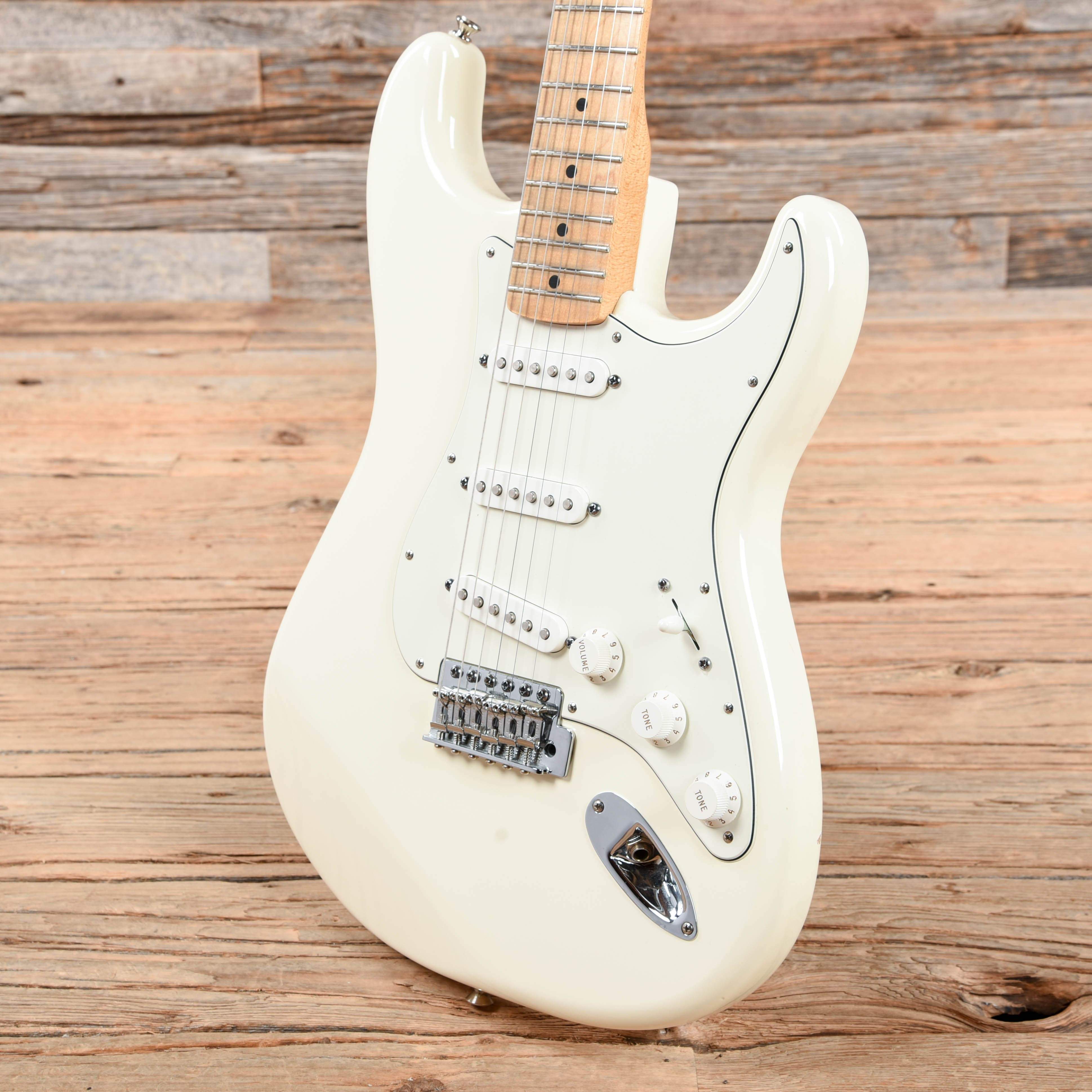 Fender Standard Stratocaster Arctic White 2011 – Chicago Music