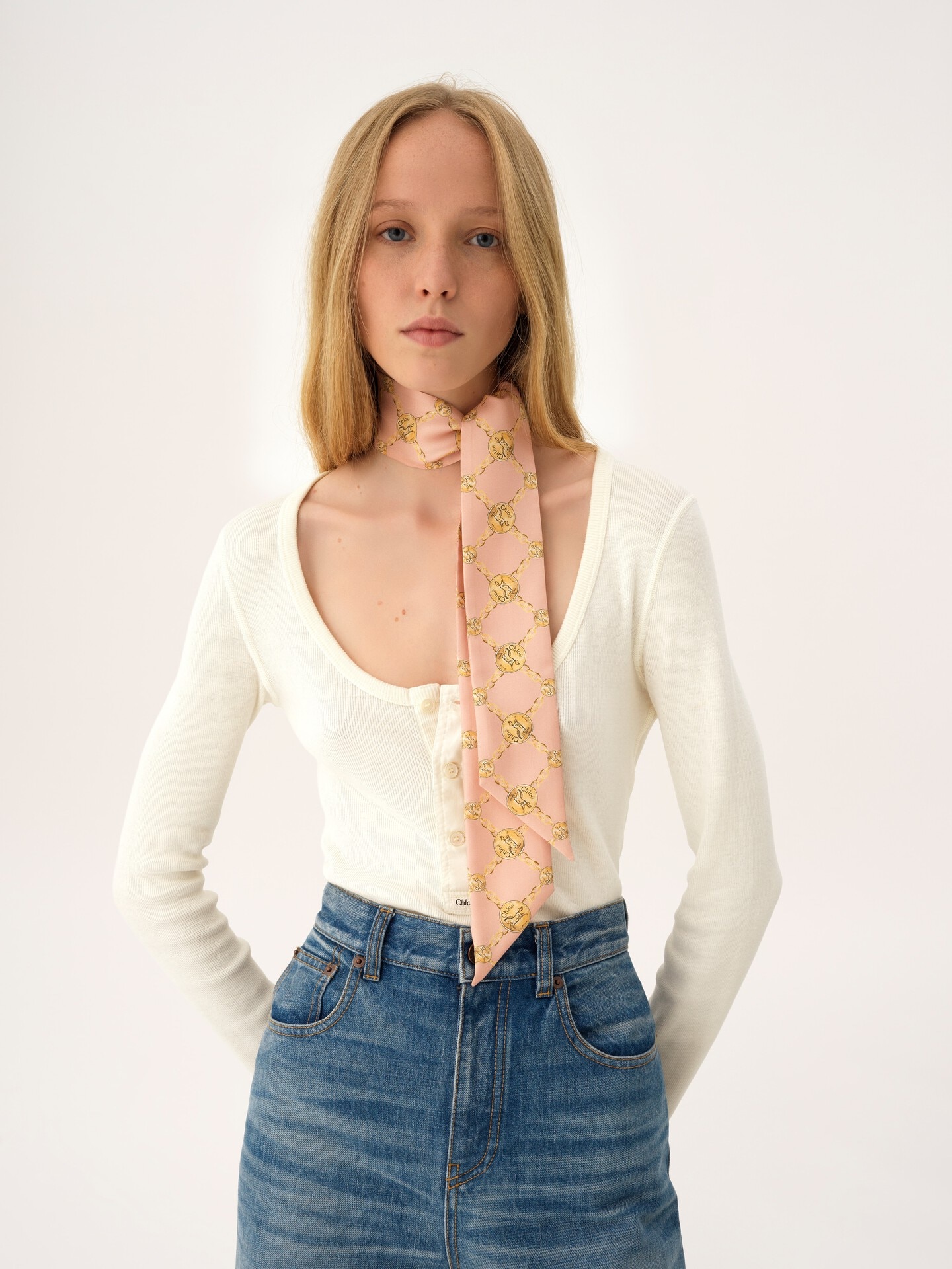 シルクツイル製Chloé Horse Medal バンドゥ スカーフ ピンク - Chloé