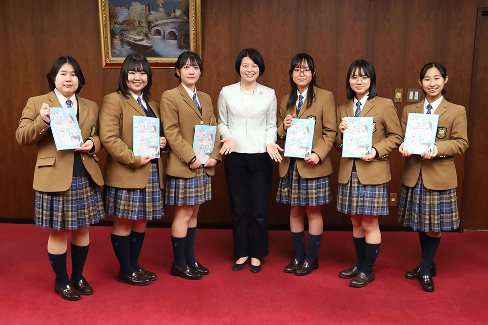 品川女子学院「CLAIR.」と(株)Gakkenが区役所を訪問｜品川区