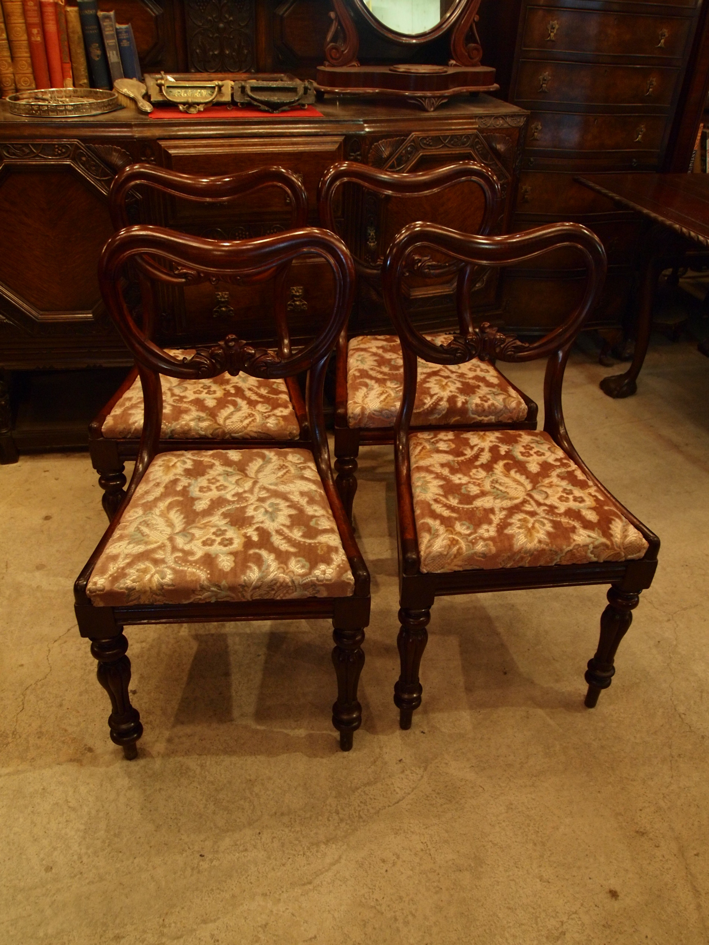 1860年代 Walnut リージェンシーバルーンバックチェア Set of 4(張替え