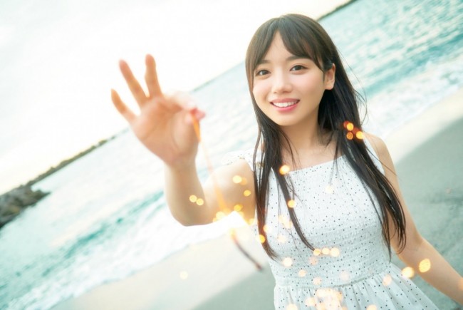 日向坂46・齊藤京子、初ソロ写真集で「恥ずかしそうな顔、大人っぽい顔