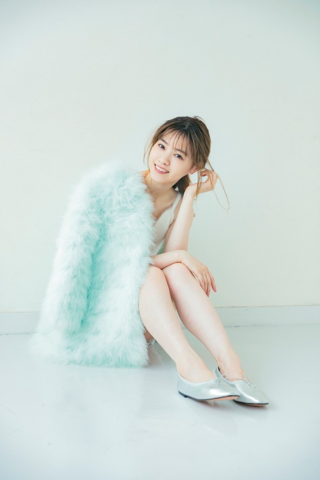 西野七瀬、美肌を披露 “リラックスモード”のグラビア - エンタメ