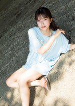 櫻坂46・大園玲、1st写真集より“圧倒的彼女感”の裏表紙公開 - エンタメ