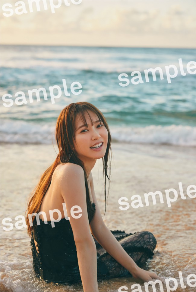 日向坂46・加藤史帆1st写真集、書店限定特典ポストカード17種公開