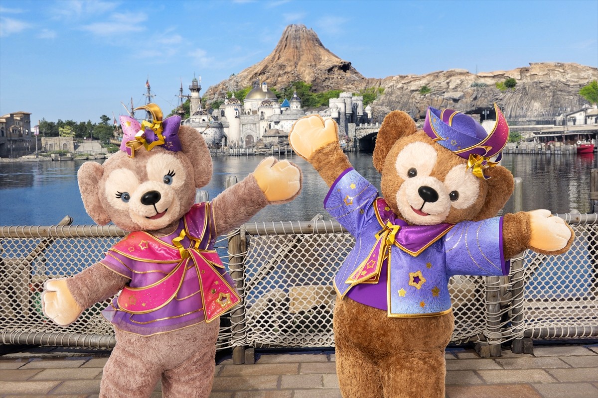 ダッフィー＆シェリーメイ“TDR40周年”衣装が公開！ 星形のモチーフが