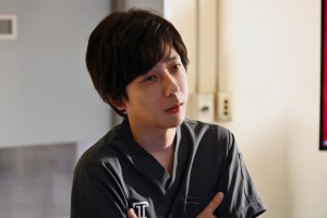 ブラックペアン シーズン2』第9話 “渡海”二宮和也、オペ室に登場 天城