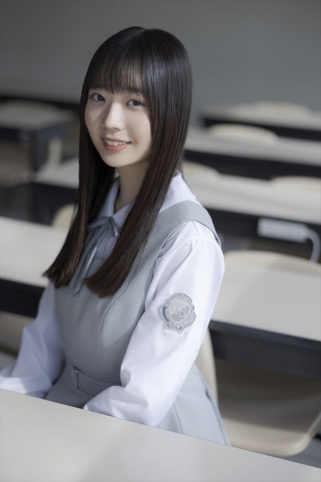 日向坂46五期生・坂井新奈＆佐藤優羽の撮り下ろし写真&手書き