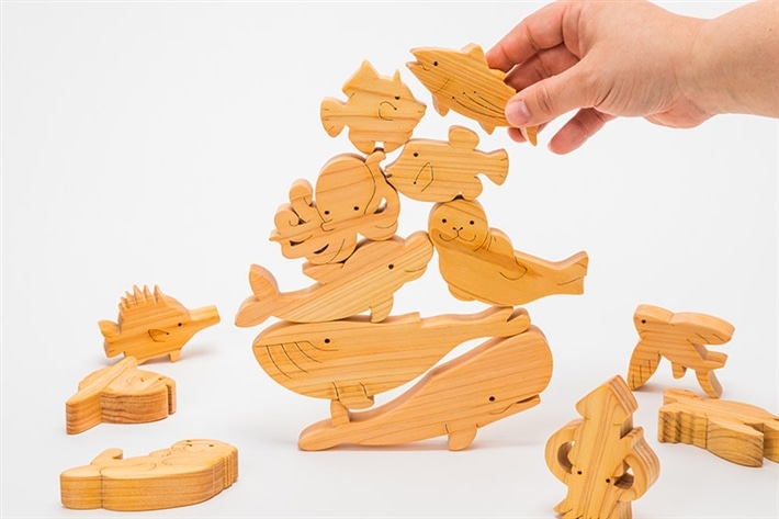 山のくじら舎 海パズル: 木のおもちゃ｜クレヨンハウス