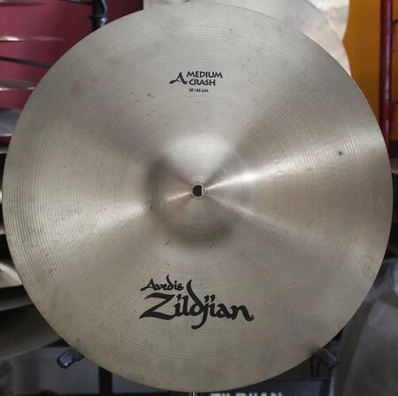 A Zildjian 18