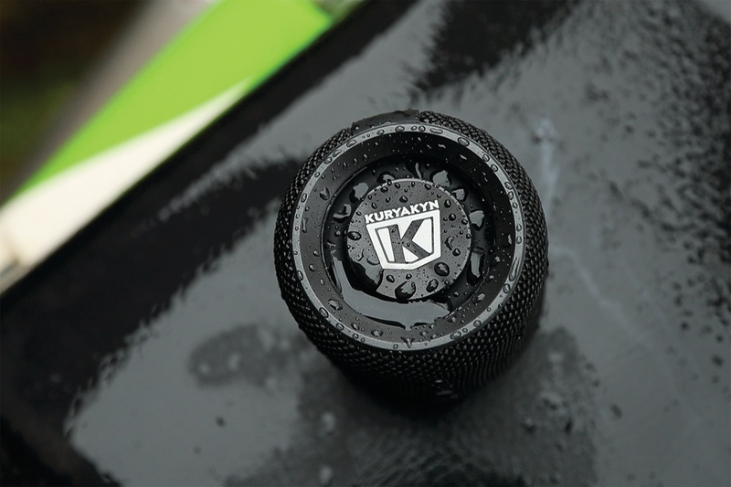 SIDEKIX PLUS Bluetooth スピーカー - KURYAKYN | アンバーピース