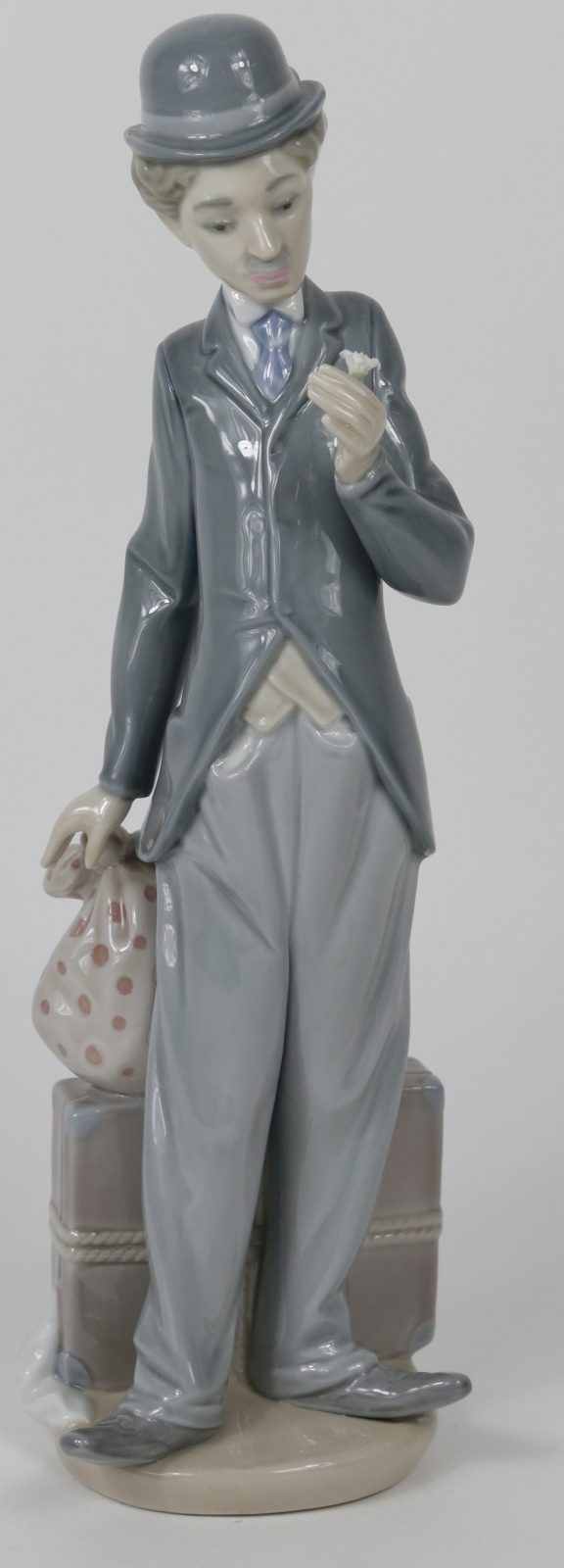 LLADRO CHARLIE CHAPLIN LITTLE TRAMP FIGURINE - AntiquesModern.com