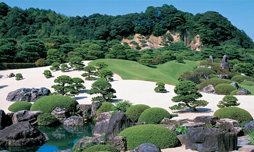 足立美術館でミシュラン3つ星の日本庭園と日本画、生の掛軸を鑑賞