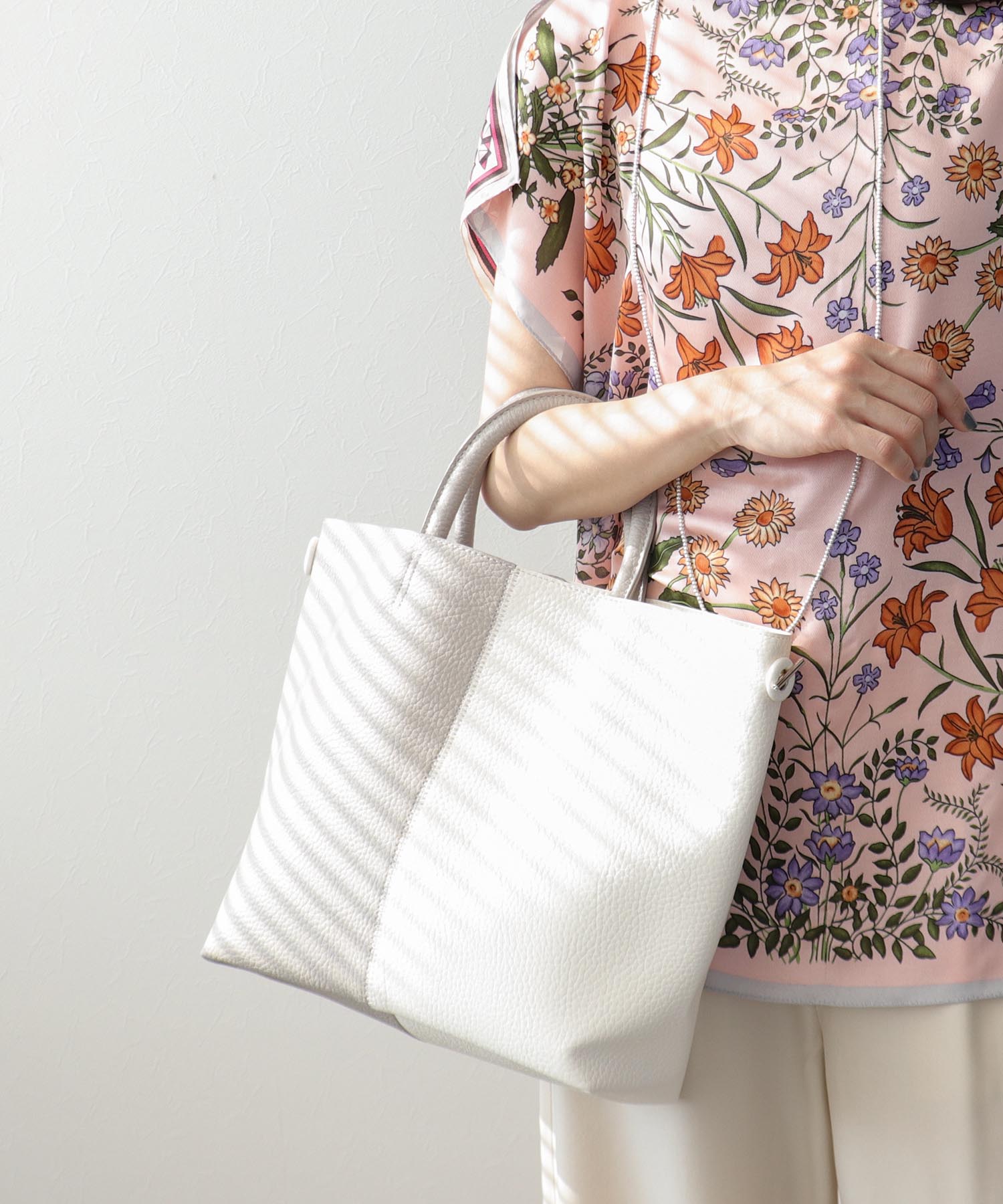 バイカラーフェイクレザートートBAG | AND ON JIONE STORE（アンドオン