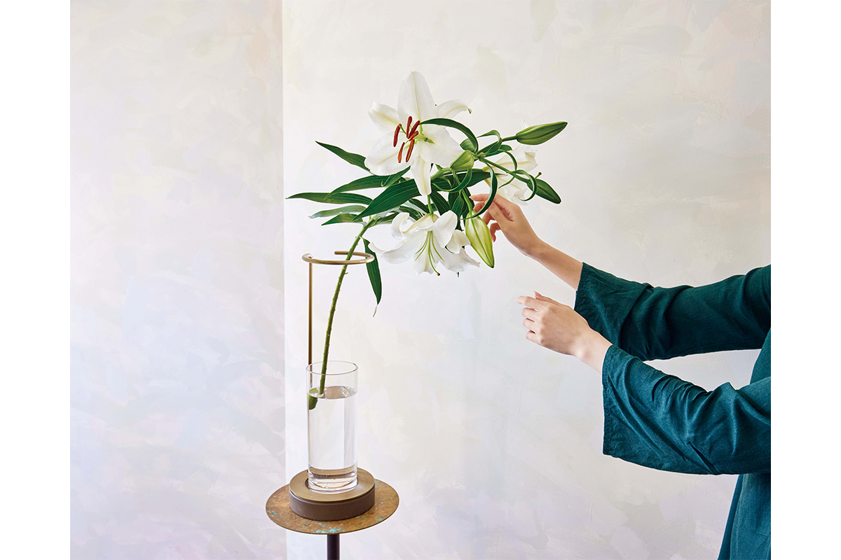 枝を気軽に楽しめる専用ベース「EDA VASE」 | 青山フラワーマーケット