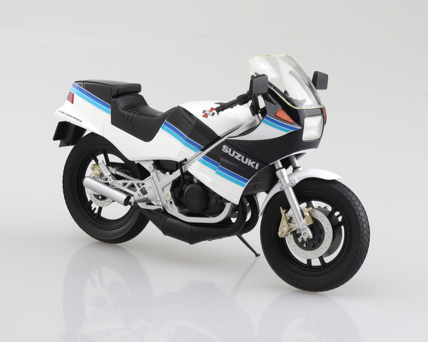 SUZUKI RG250Γ ブルー×ホワイト｜株式会社 青島文化教材社