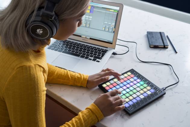 Novation Launchpad Mini MK3 4-Pad MIDI Grid Controller for Ableton