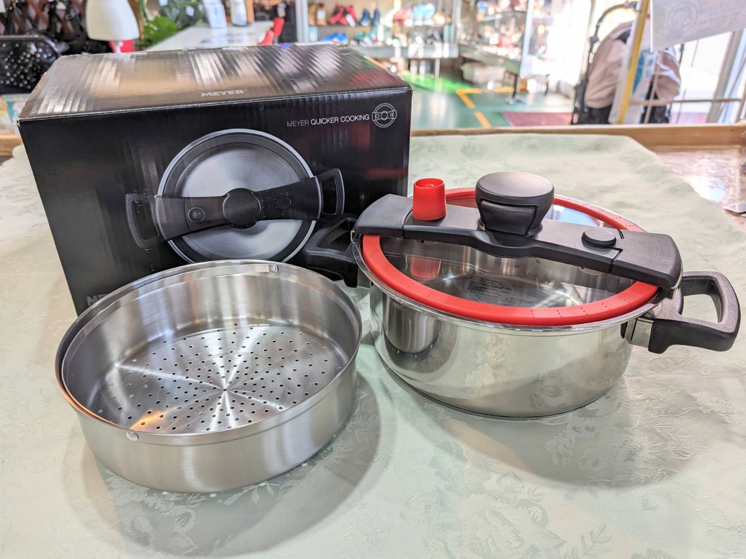 MEYER マイヤー クイッカークッキング 低圧力鍋 24cmを店頭にて販売中