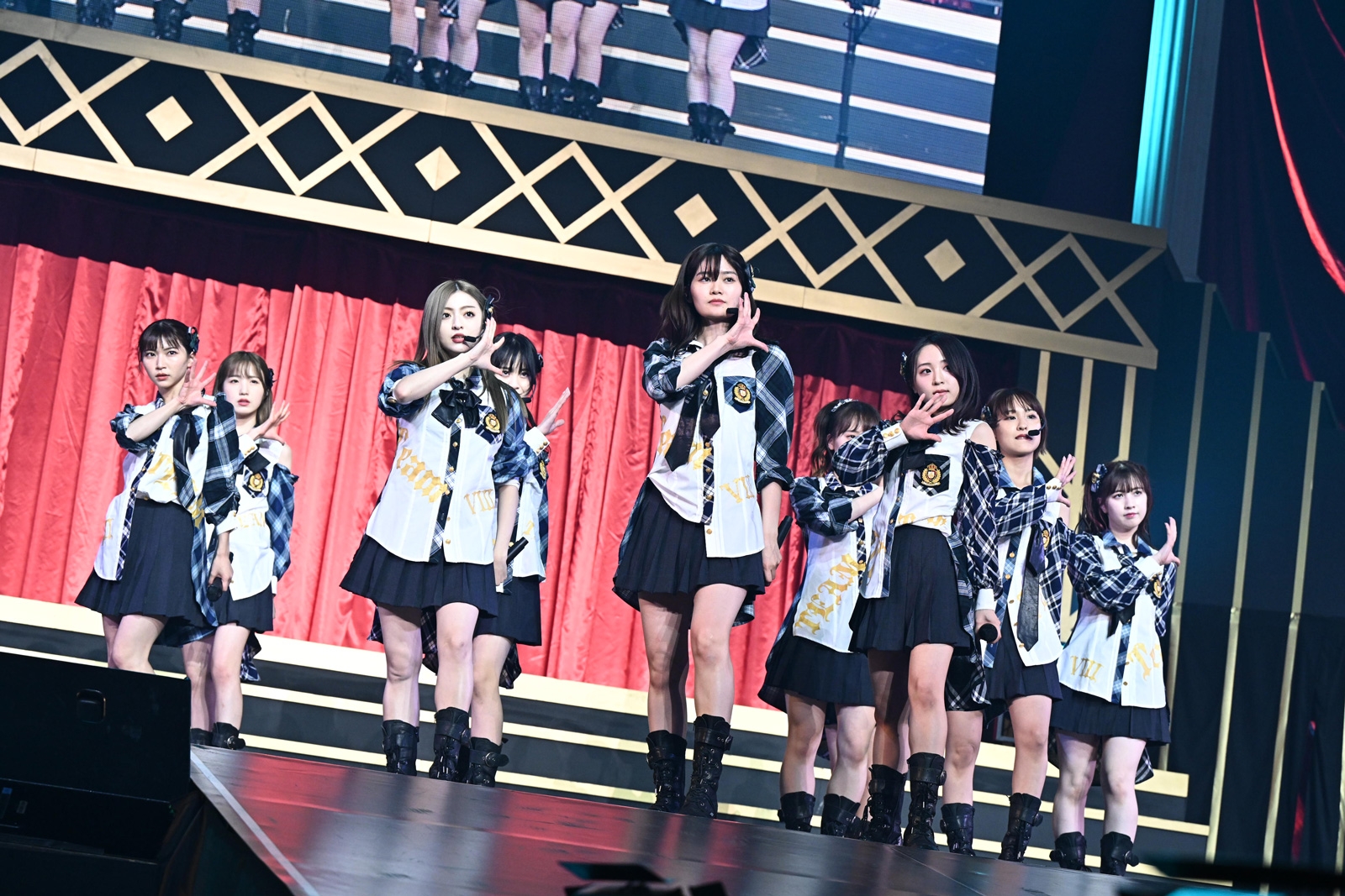 AKB48チーム8、活動休止前最後のコンサートを開催！ 昼公演はOG