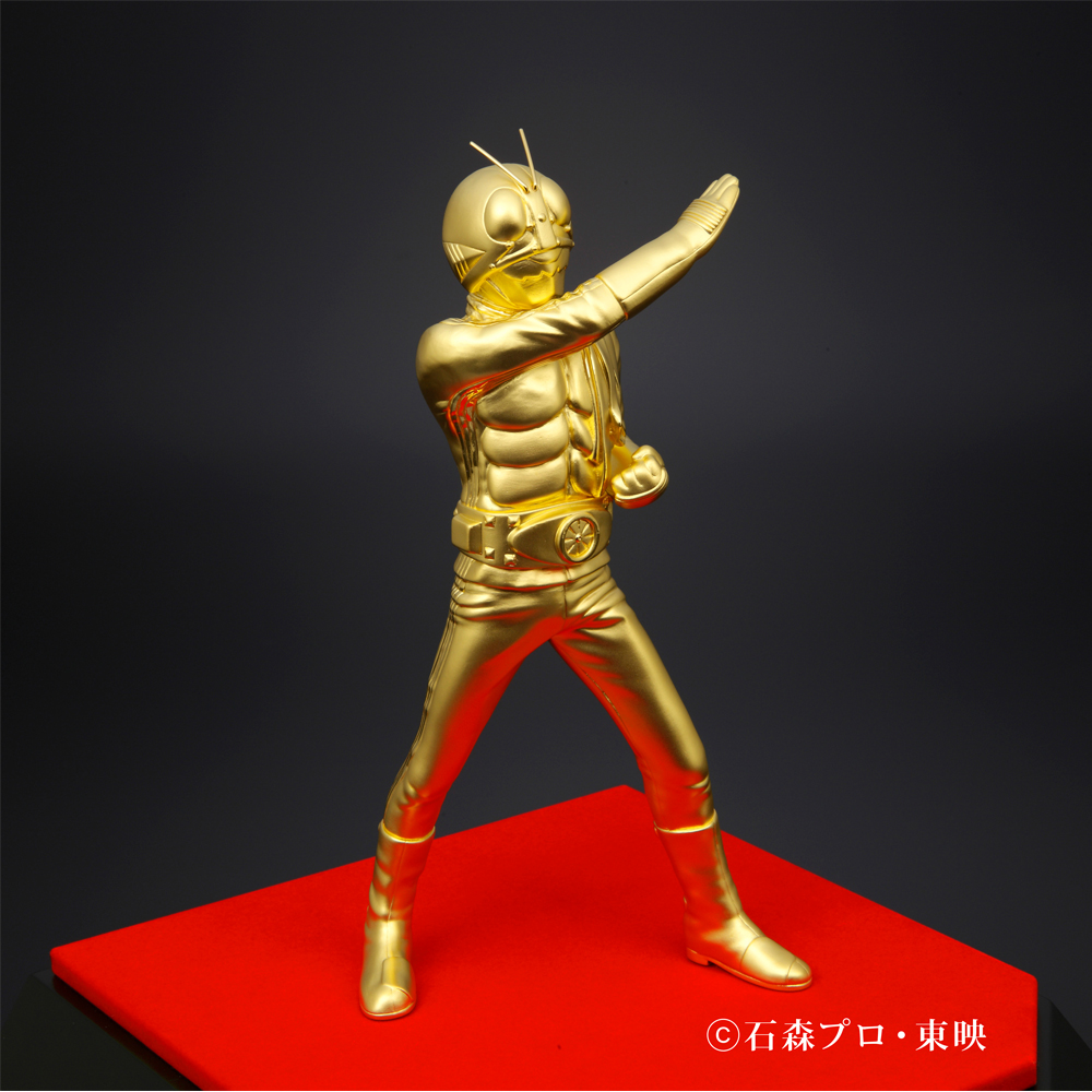 純金製の「仮面ライダー新1号」が プレミアムバンダイに参上 ～金の