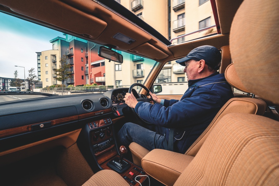 W123型 230 TE】メルセデス・ベンツ初のステーションワゴン 英国導入を