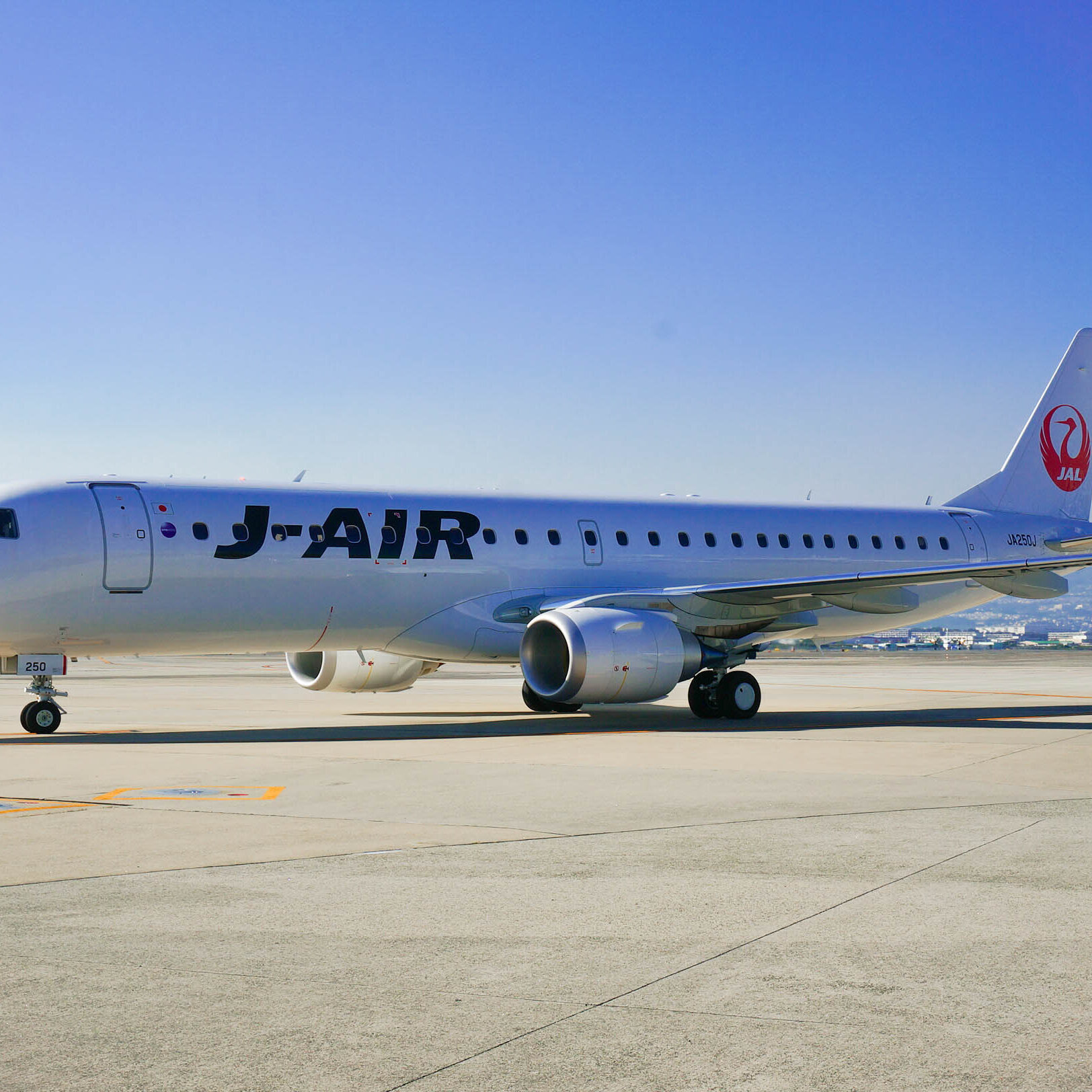 Embraer delivers 10th E190 to Japan Airlines' subsidiary J-AIR