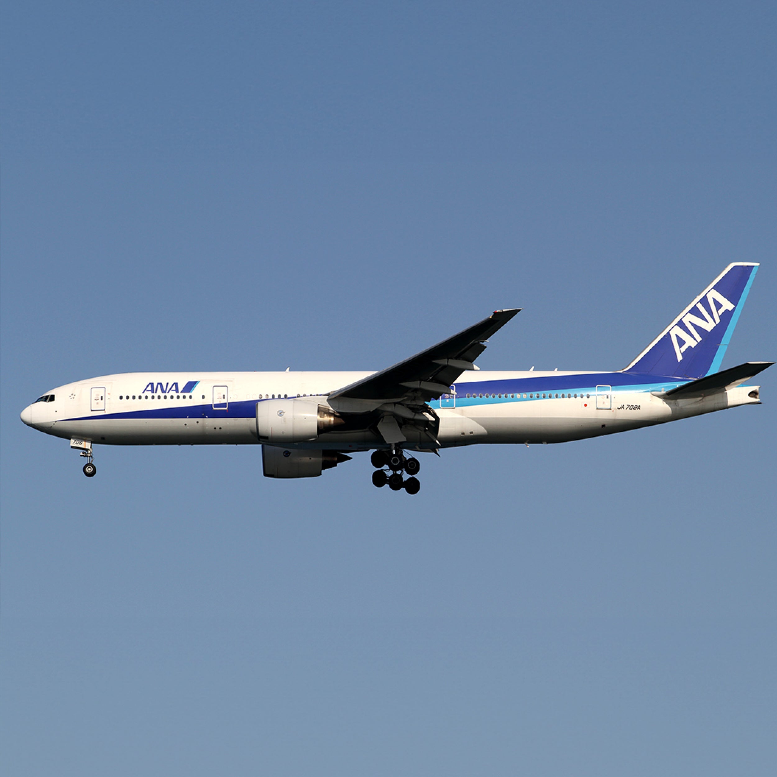 ANA's JA708A Boeing 777: Skyborne Chronicle & Aviationtag Keychain