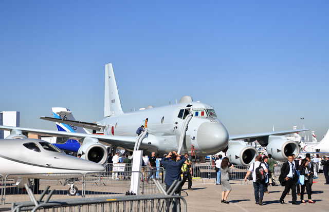 P-1、パリ航空ショー終え離陸 自衛隊機初の出展