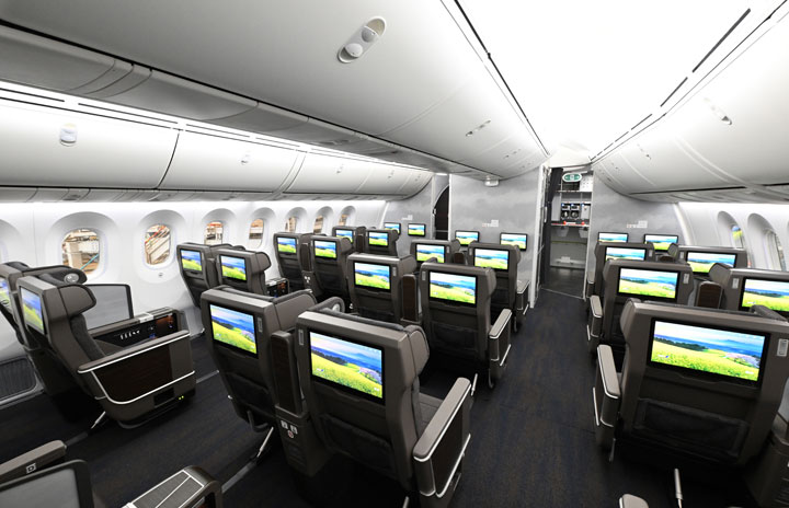 15.6インチ画面搭載のプレミアムクラス 写真特集・ANA 787-10国内線