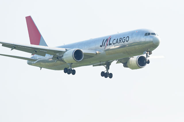 JAL、13年ぶり貨物機公開 767転用、DHLと東アジア協業