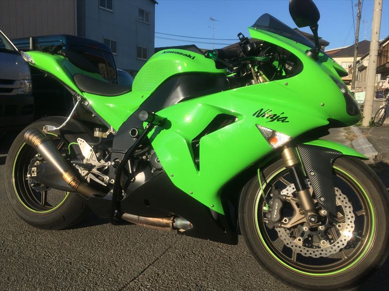 ZX-10R(06-07)にカッコいいエンジンガードとフェンダーレス装着| AxxL
