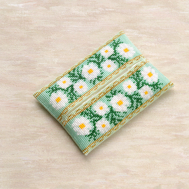 デリカビーズ織りで作るフラワーティッシュカバー「マーガレット」