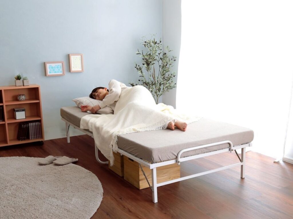 狭い部屋でも快適！折りたたみベッドの魅力と選び方をご紹介