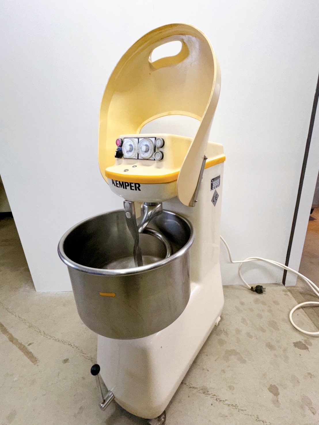 中古ミキサーを一堂に展示｜ブランスリー中古機械