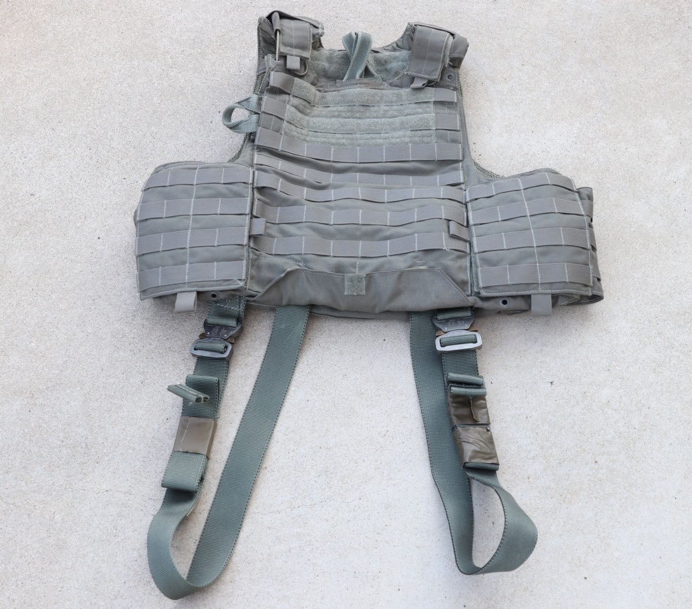 米軍放出イーグルCIACSボディアーマーFR仕様FG MEDIUM - ミリタリー