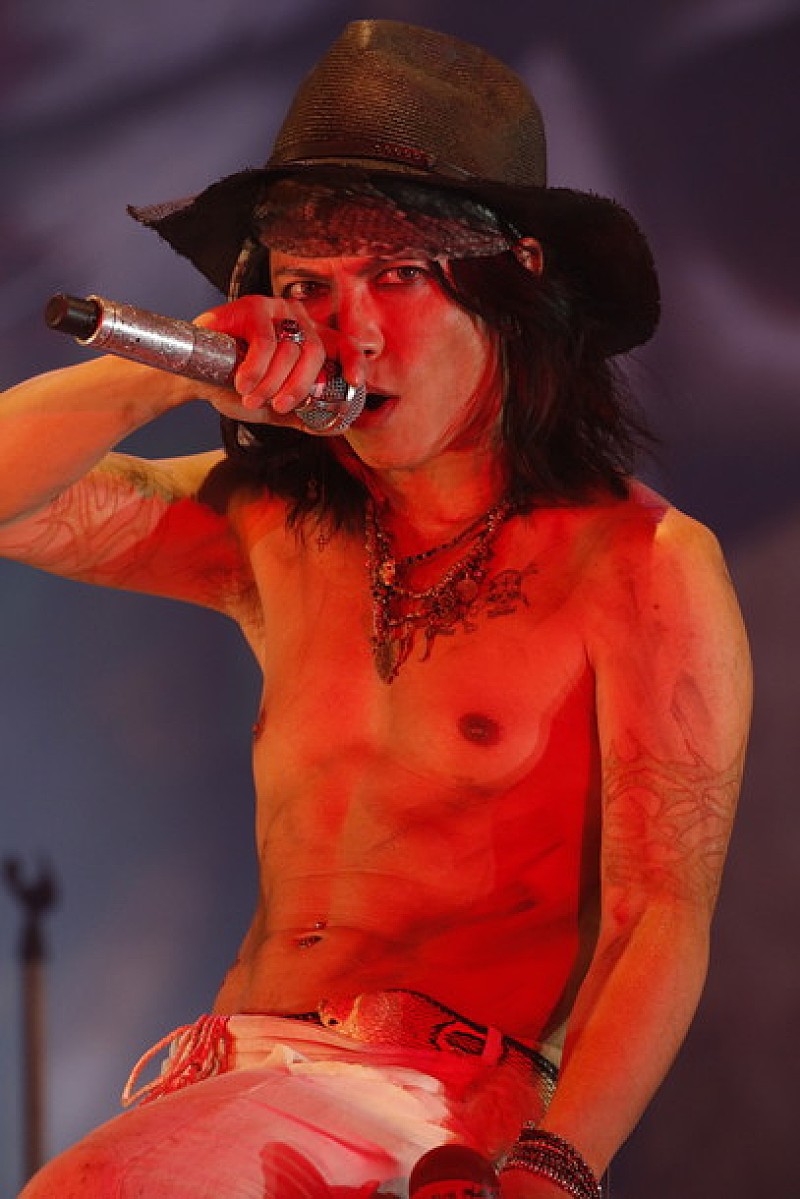 VAMPS 「夏を頂きに来たぜ」ken（L'Arc～en～Ciel）も登場した【BEAST