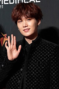 BTSシュガ、IUのカムバック・シングル「Eight」をプロデュース | Daily