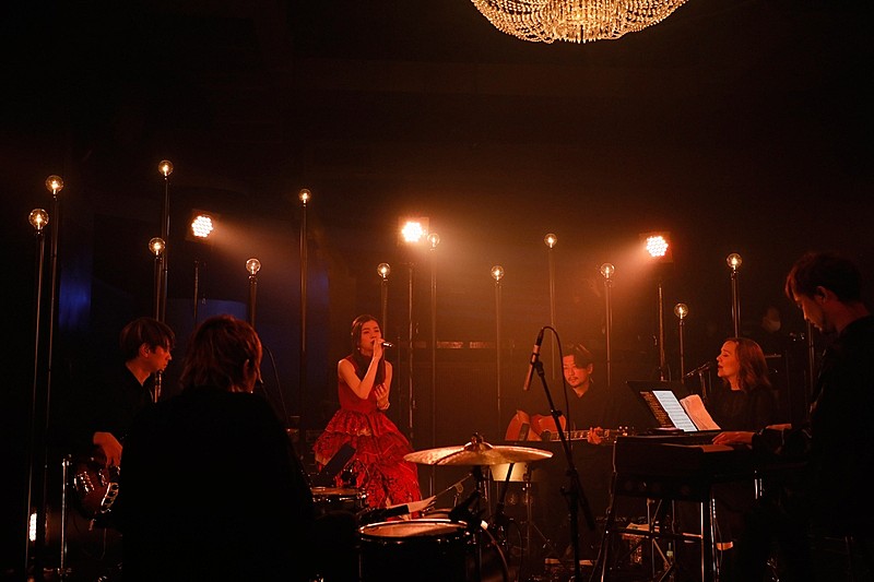 ライブレポート＞miletの圧倒的な表現世界、再会の願いを込めた配信