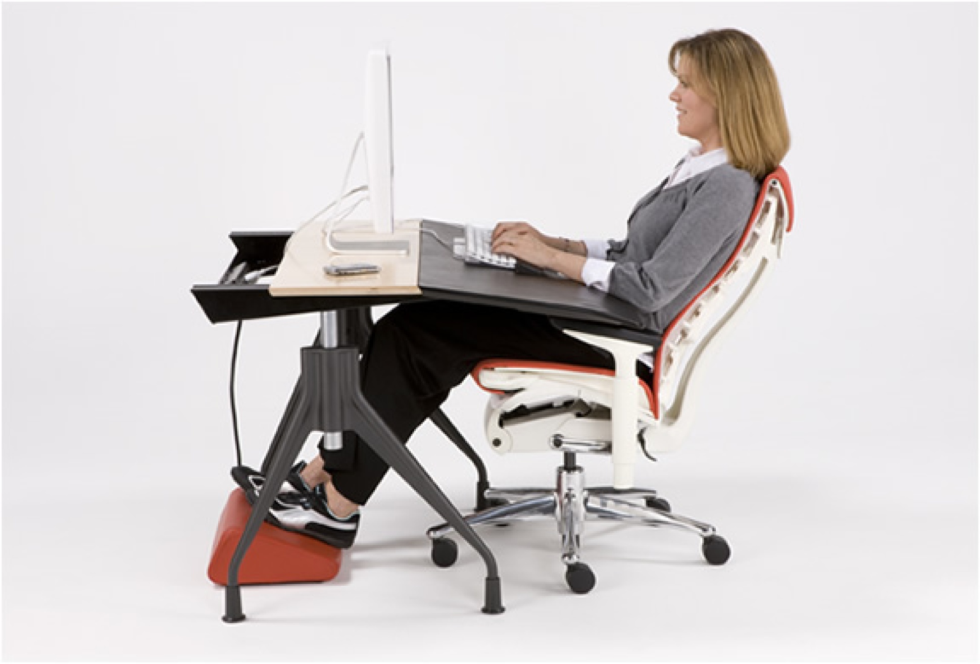 Envelop Desk | By Herman Miller