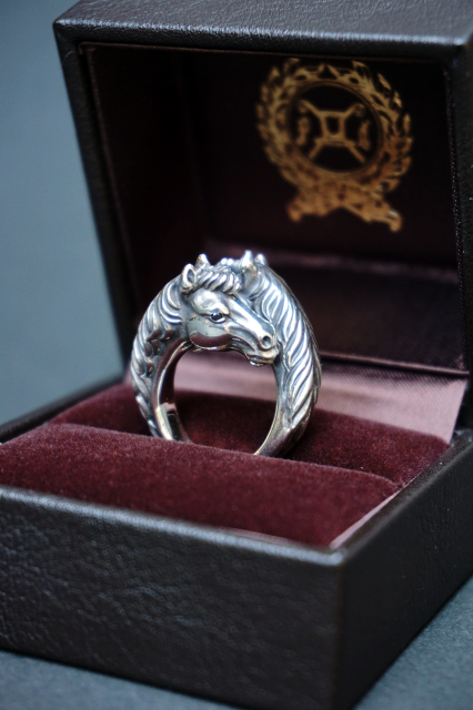 PEANUTS & Co. TWO FACE HORSE RING B.S.W. market place