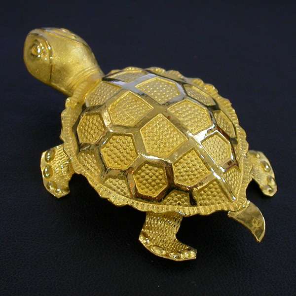 来店買取】海外製 ゴールド工芸品 金製カメ置物の査定実例 | 貴金属