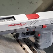 カスタム銃器メーカーが任天堂「光線銃」風の実銃を制作―一部で批判