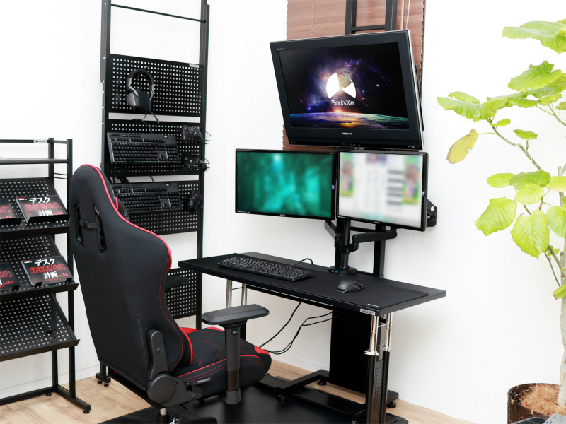 ゲーミングデスクに併設できる大型液晶向けモニタースタンドがBauhutte