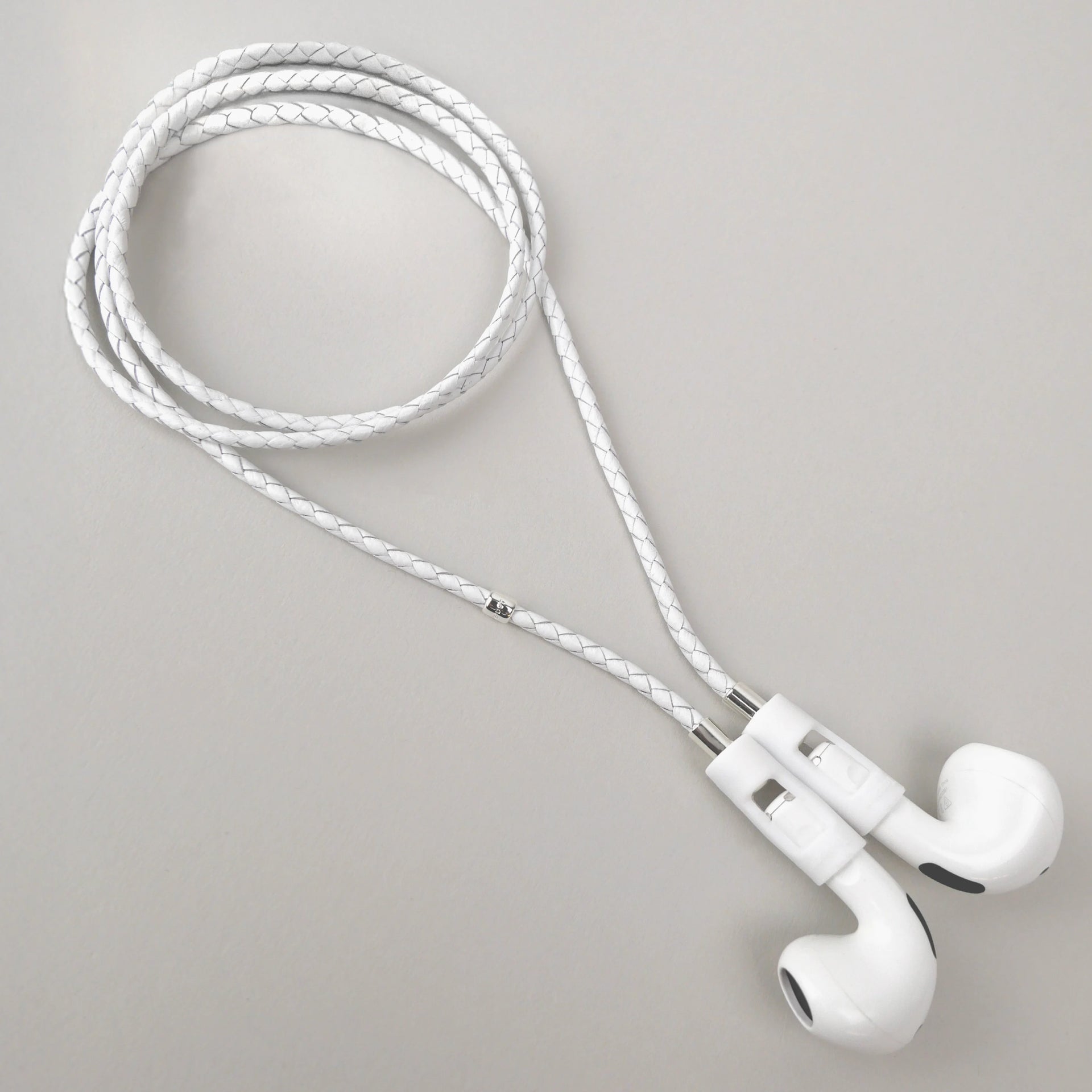 1014_Tapper_AirPods_Pro_Carryi