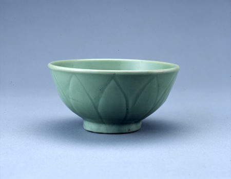 中国 龍泉窯 青磁 刻蓮弁文 茶碗 C R8085 中国 龍泉窯 青磁 刻