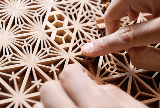 三重県・湯の山で伝統工芸「組子建具」を体験。熟練の職人とともに本物