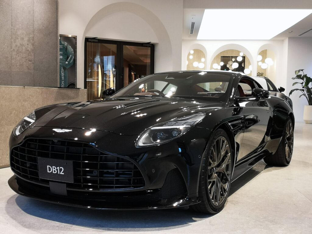 ショールーム展示車のご案内】DB12 Coupe Onyx Black/Chancellor Red