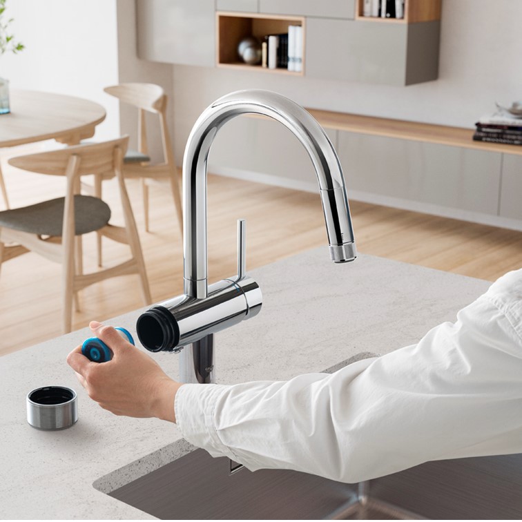 ミンタ 浄水器一体型シングルレバーキッチン混合栓（寒冷地仕様