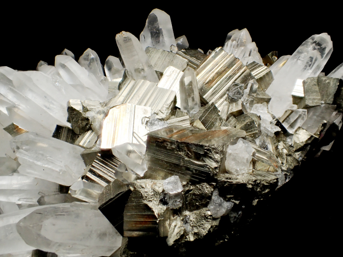 青森県尾太鉱山産 水晶＆黄鉄鉱 (Quartz & Pyrite / Japan) - 鉱物標本